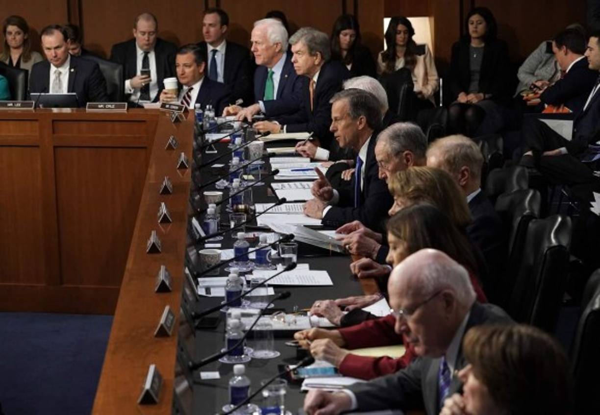 Los senadores estadounidenses no descartan establecer regulaciones contra las redes sociales.