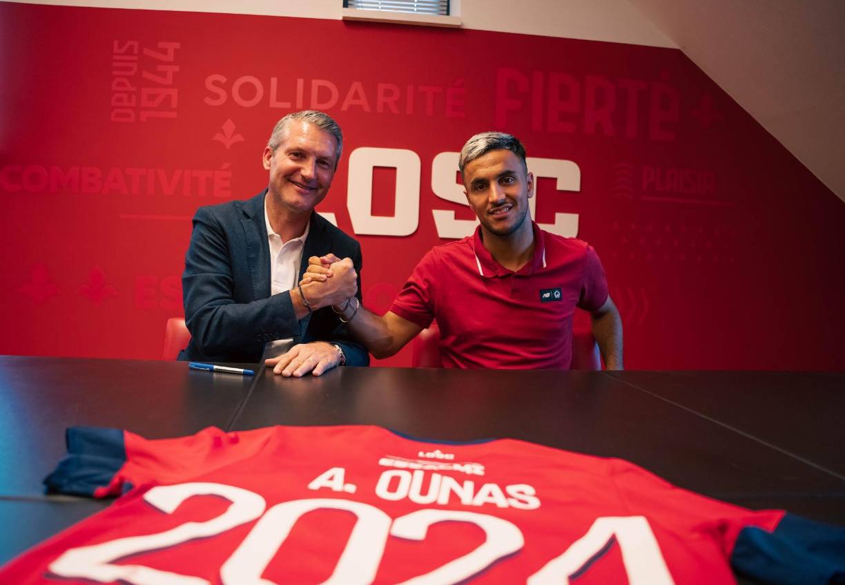 El Lille ha fichado al medio-ofensivo argelino Adam Ounas or 3.000.000 €. Firma hasta junio de 2024 y llega procedente del Napoli.