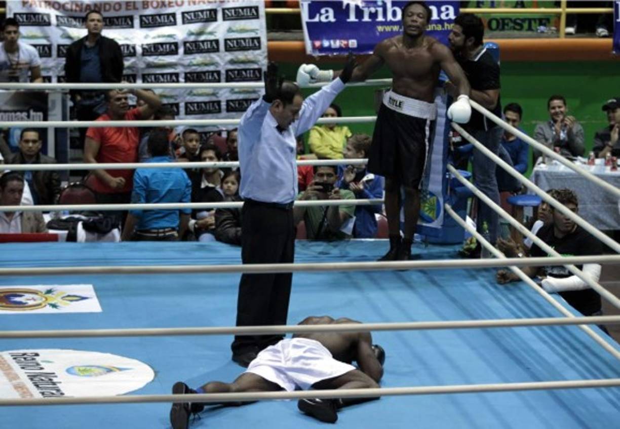 Cacho noqueó en el segundo round a Zapata.