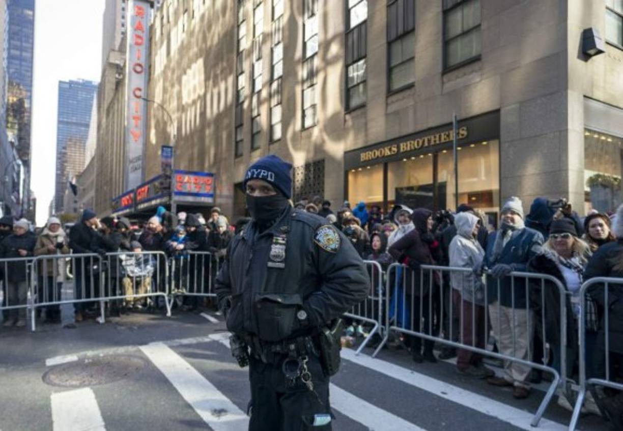 Las autoridades prolongarán el operativo de seguridad en Nueva York durante toda la temporada navideña.