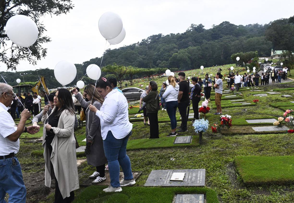 Luego, sus restos fueron trasladados hasta el cementerio Jardines del Recuerdo. 