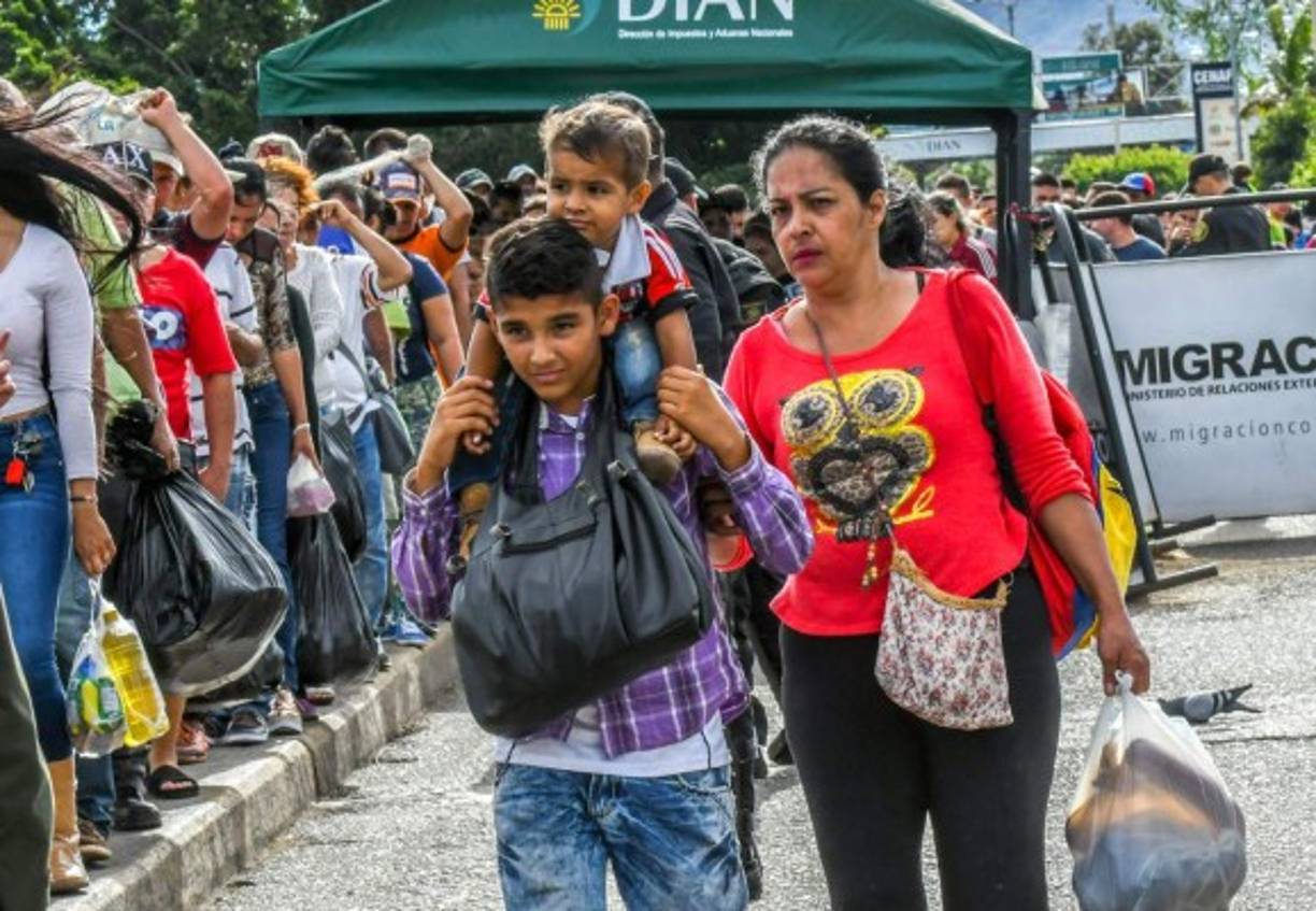 La frontera colombo-venezolana fue cerrada en agosto de 2015 por orden del presidente de Venezuela, Nicolás Maduro, y reabierta de forma restringida para el paso de peatones un año después.