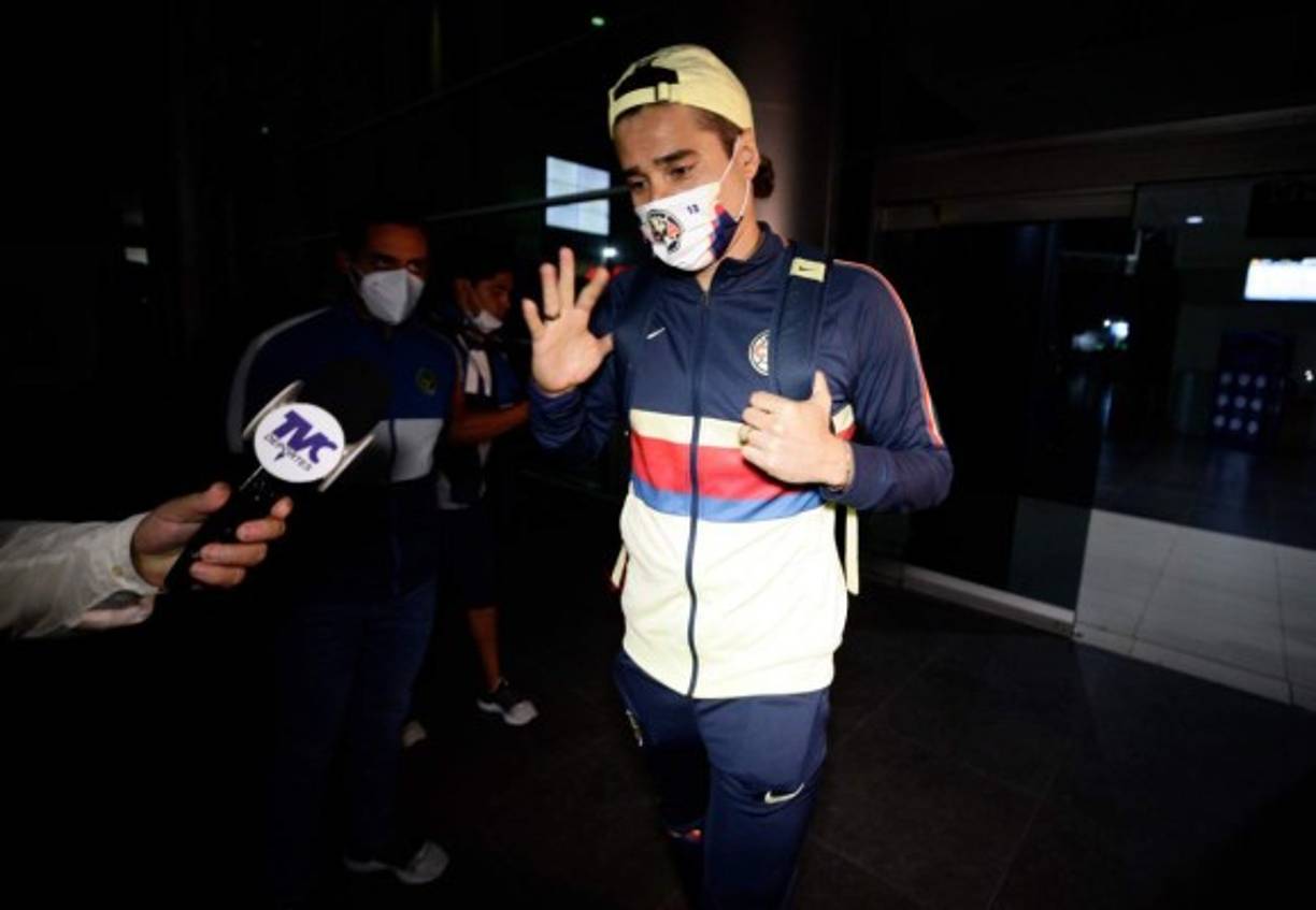 El también portero de la Selección de México llegó con buenos ánimos. 'Memo' Ochoa sería suplente ante el Olimpia.