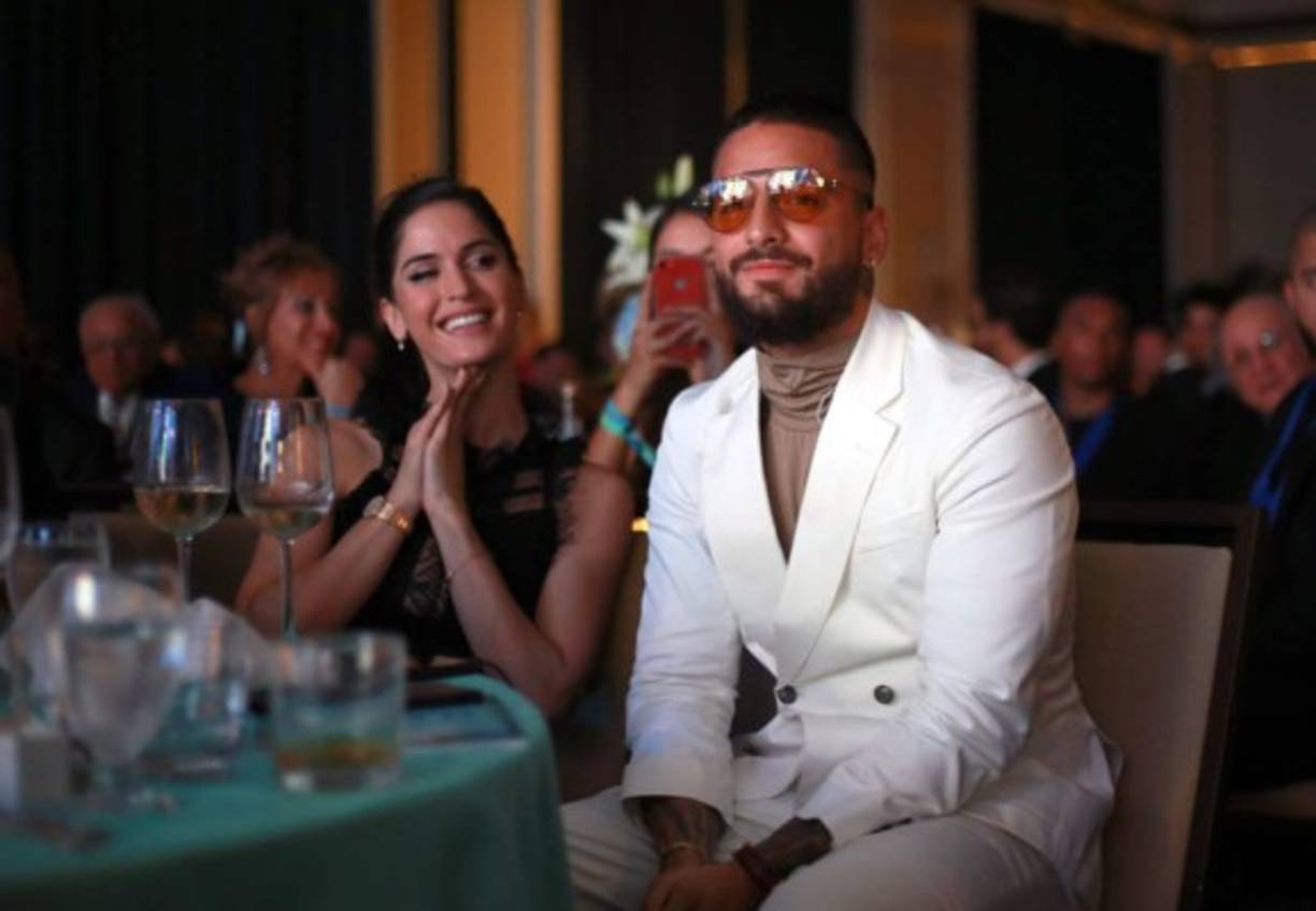 Estos especulan que el romance entre la DJ y el futbolista se dio cuando Maluma inicio su gira musical.<br/>
