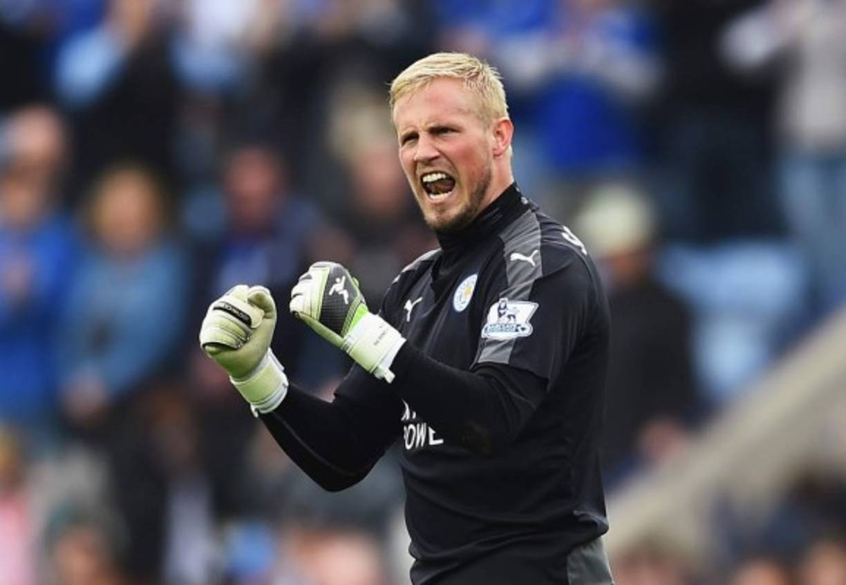 Kasper Schmeichel (Dinamarca, 29 años). El hijo del legendario guardamenta Peter Schmeichel llegó hace cuatro temporadas procedente del Leeds United por 1,5 millones de euros. El danés se ha convertido en todo un seguro bajo palos disputando todos los partidos de esta Premier y realizando intervenciones de mérito en momentos clave de la temporada.