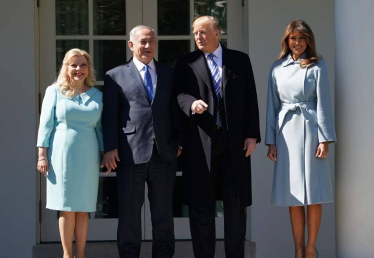 En marzo de 2001, le concedieron una tarjeta de residencia permanente bajo el programa EB-1, bautizado popularmente como 'visa Einstein' por los congresistas que en 1990 redactaron la ley que creó esa vía de acceso a Estados Unidos.