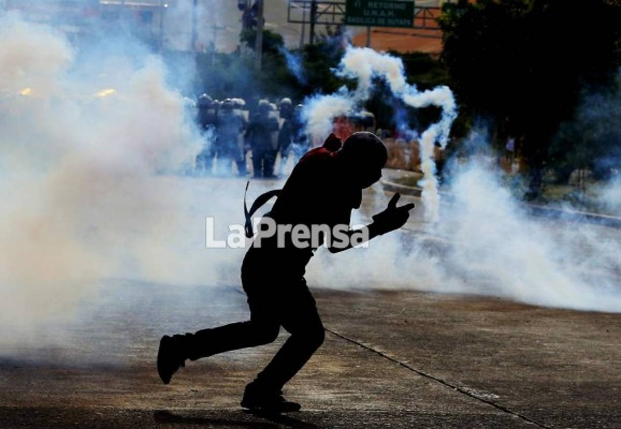 El lunes de esta semana, supuestos miembros del Movimiento Estudiantil Universitario (MEU) bloquearon la circulación vehicular en el bulevar Suyapa.
