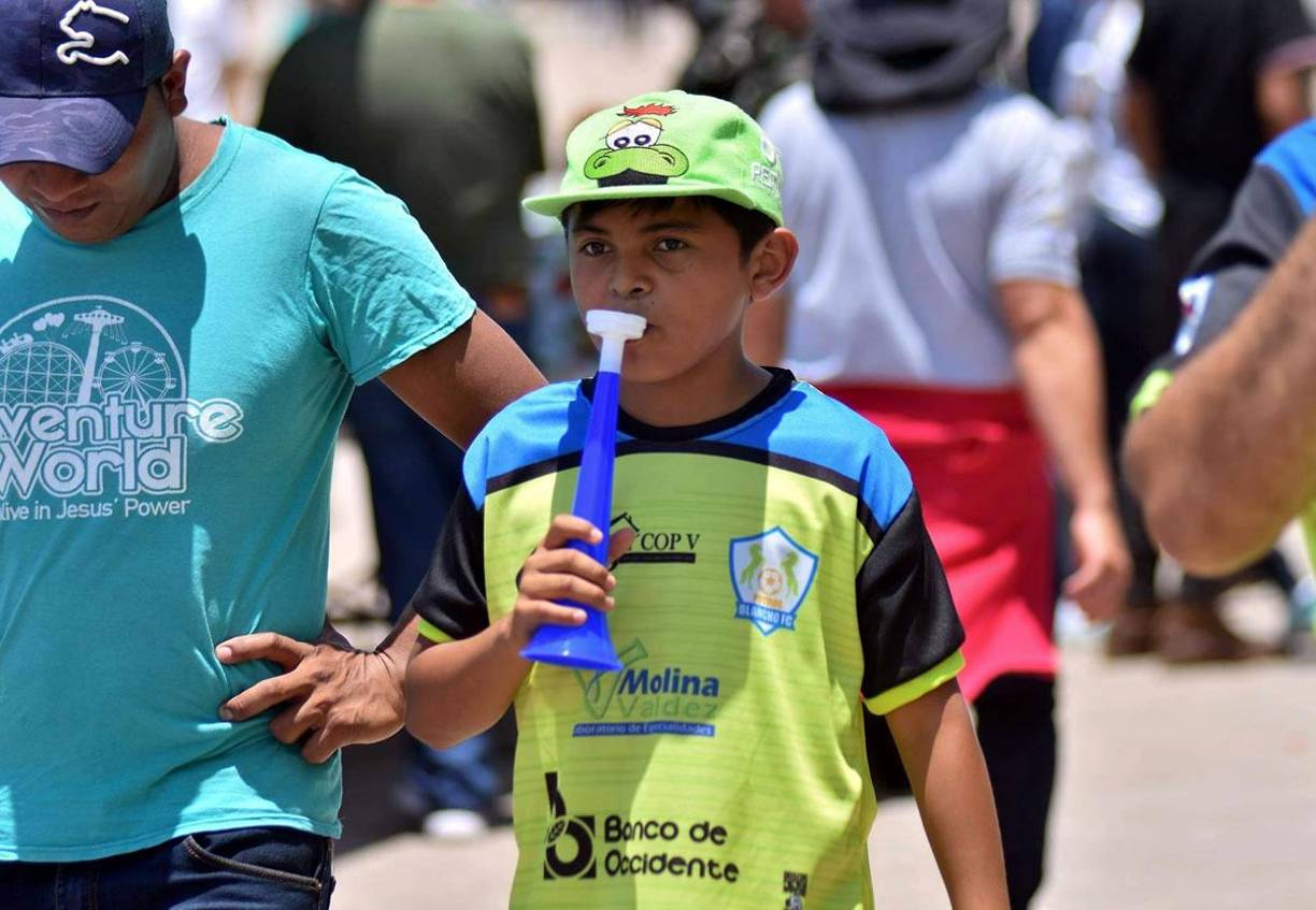 Las imágenes más curiosas del ambiente de la final Olancho-Olimpia