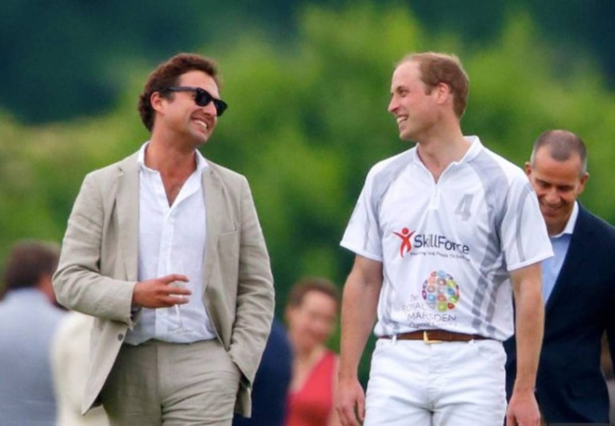 La información fue publicada por el medio The Sunday Times. Según este diario los hijos mayores de Kate Middleton y el príncipe Guillermo, el príncipe George y la princesa Charlotte, ejercerán de pajes del enlace.