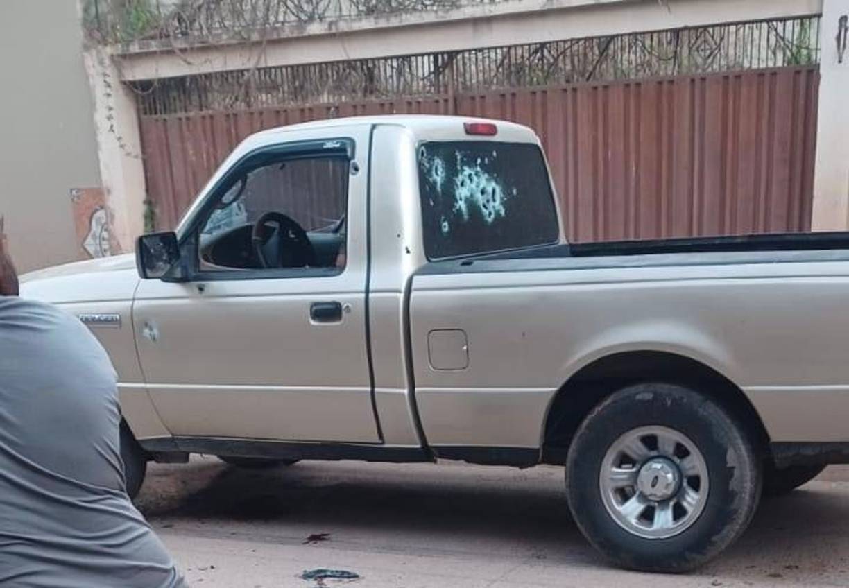 Fue acribillado cuando se conducía en su pickup Ford Ranger en una calle de la colonia El Edén. 
