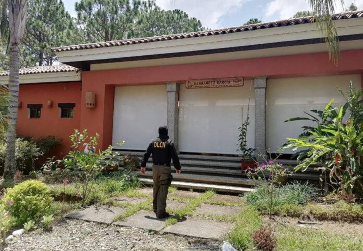 Un mes después, en abril, el Ministerio Público aseguró los bienes del expresidente Juan Orlando Hernández en Olancho, Lempira y Francisco Morazán.