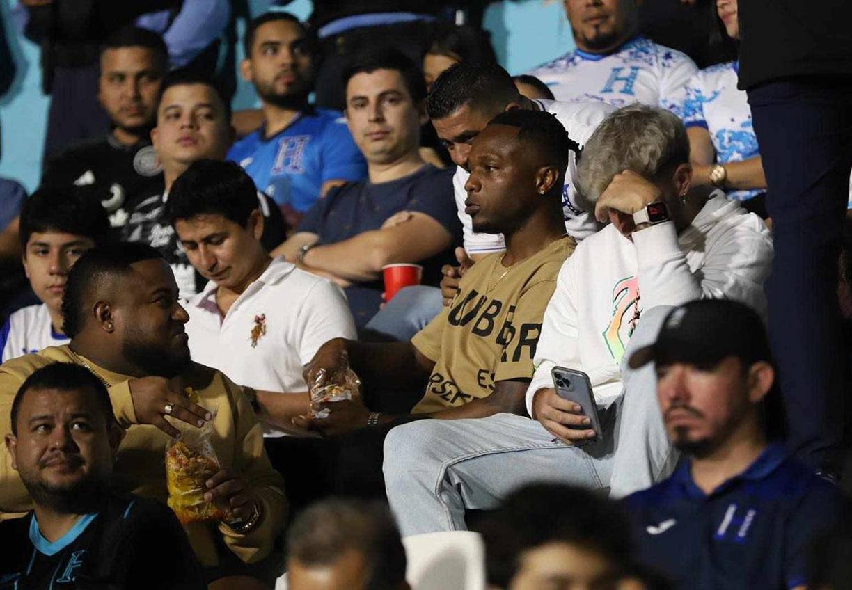 El lateral Kevin Álvarez del Motagua llegó a presenciar el Honduras vs México.