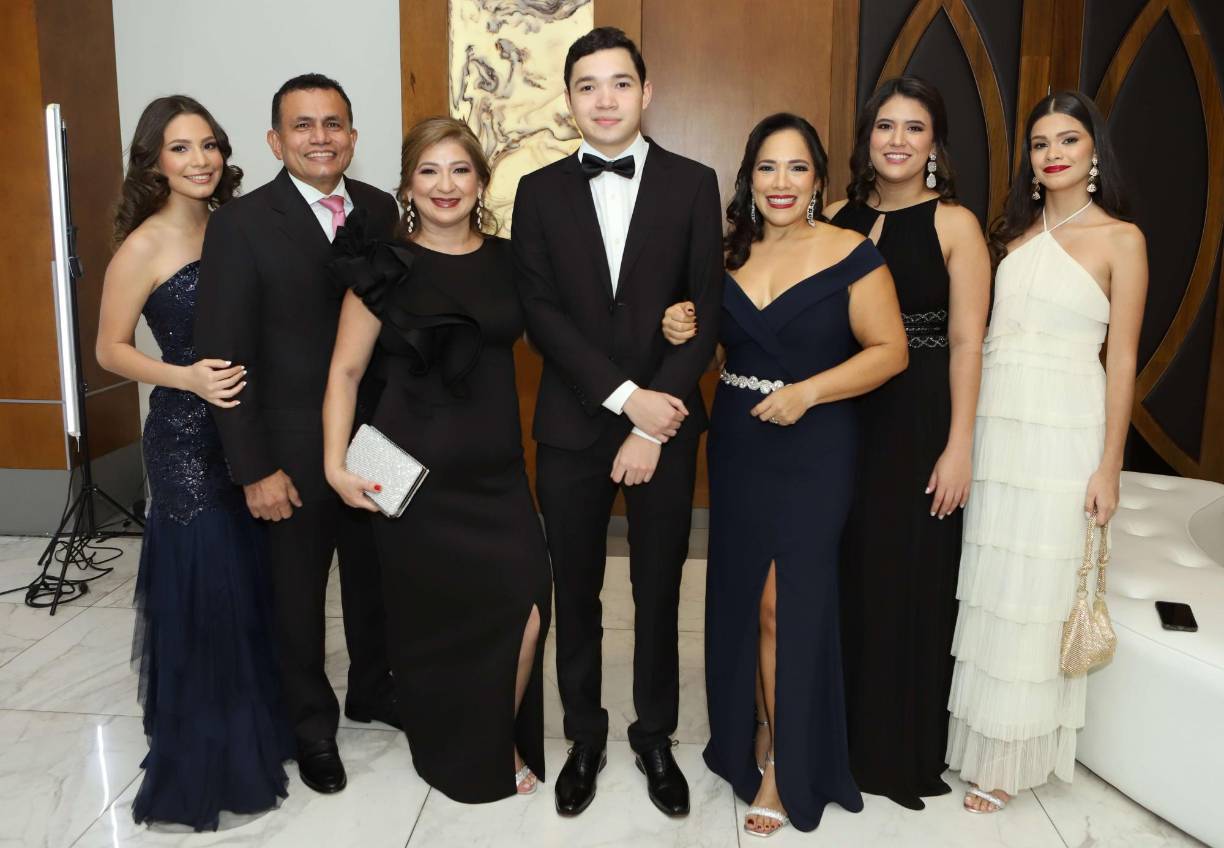 Ester, José y Dunia Rivera junto a Diego Velásquez, Liliana de Velásquez, Ester David e Isabella Rivera