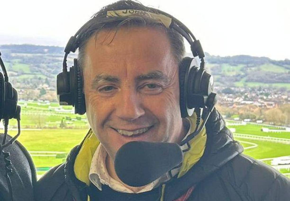 El presentador John Hunt estaba trabajando en la BBC cuando recibió una llamada de emergencia y tuvo que regresar a su casa. 