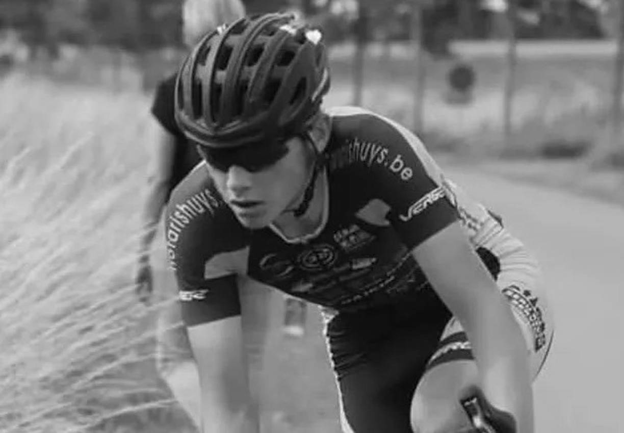 Dimitri Hemelsoet, neurólogo de la clínica de Genk, se refirió a la muerte de Tuur: “Es raro que alguien se vea afectado por una inflamación bacteriana tan rápidamente. La infección se ha extendido por todo el cuerpo”.