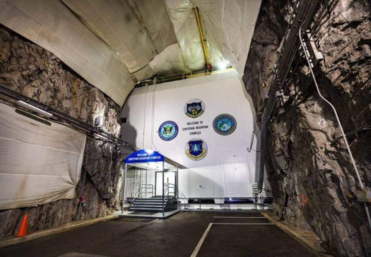 En caso de ataque, Trump sería trasladado de inmediato al refugio nuclear más cercano, existe uno debajo de la Casa Blanca y varios otros a lo largo de EEUU.