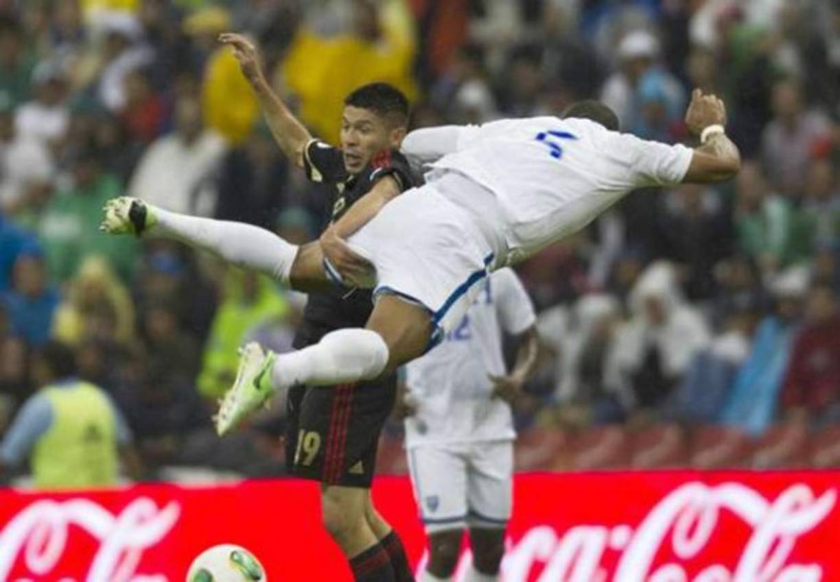 El 'desprecio' a la Liga MX, dice Goal.com como otra de las razones. Durante los últimos años, los jugadores hondureños que han salido de su país han optado por jugar en otras ligas, despreciando en cierta manera a México. La MLS y países con poco nombre en Europa, han sido los principales destinos para el comando catracho. Italia, Inglaterra y Escocia han sido algunas de las ligas en donde jugadores hondureños han brillado en los últimos años, siendo David Suazo uno de los más reconocidos, al militar durante más de una década en la Serie A con el Cagliari y el Inter.