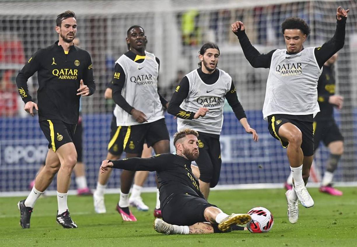 Pero ante del gesto, el PSG fue bien recibido en Arabia Saudita ante miles de aficionados que presenciaron el entrenamiento del histórico duelo.