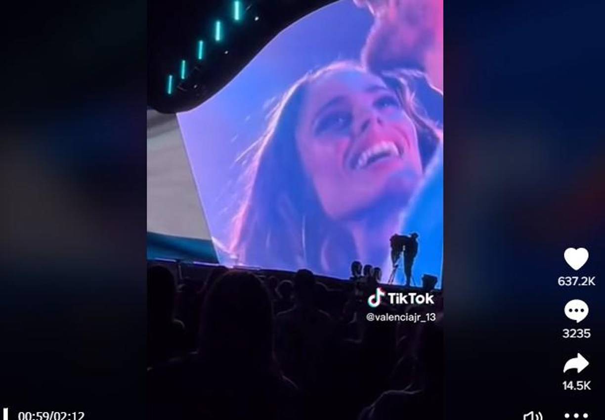 El deportista se dirigió al público y les dijo que les contaría la razón por la que amaba a Tini: “La amo con todo mi corazón y me enseña todos los días a ser mejor, me enseña a trabajar, a no rendirme y creo que también una partecita de lo que he logrado se lo debo a ella, <b>porque en el peor momento apareció para darme mucho luz y mucho amor</b>, <b>así que te agradezco y te amo</b>. Te mereces esto y todo lo que te pasa”.