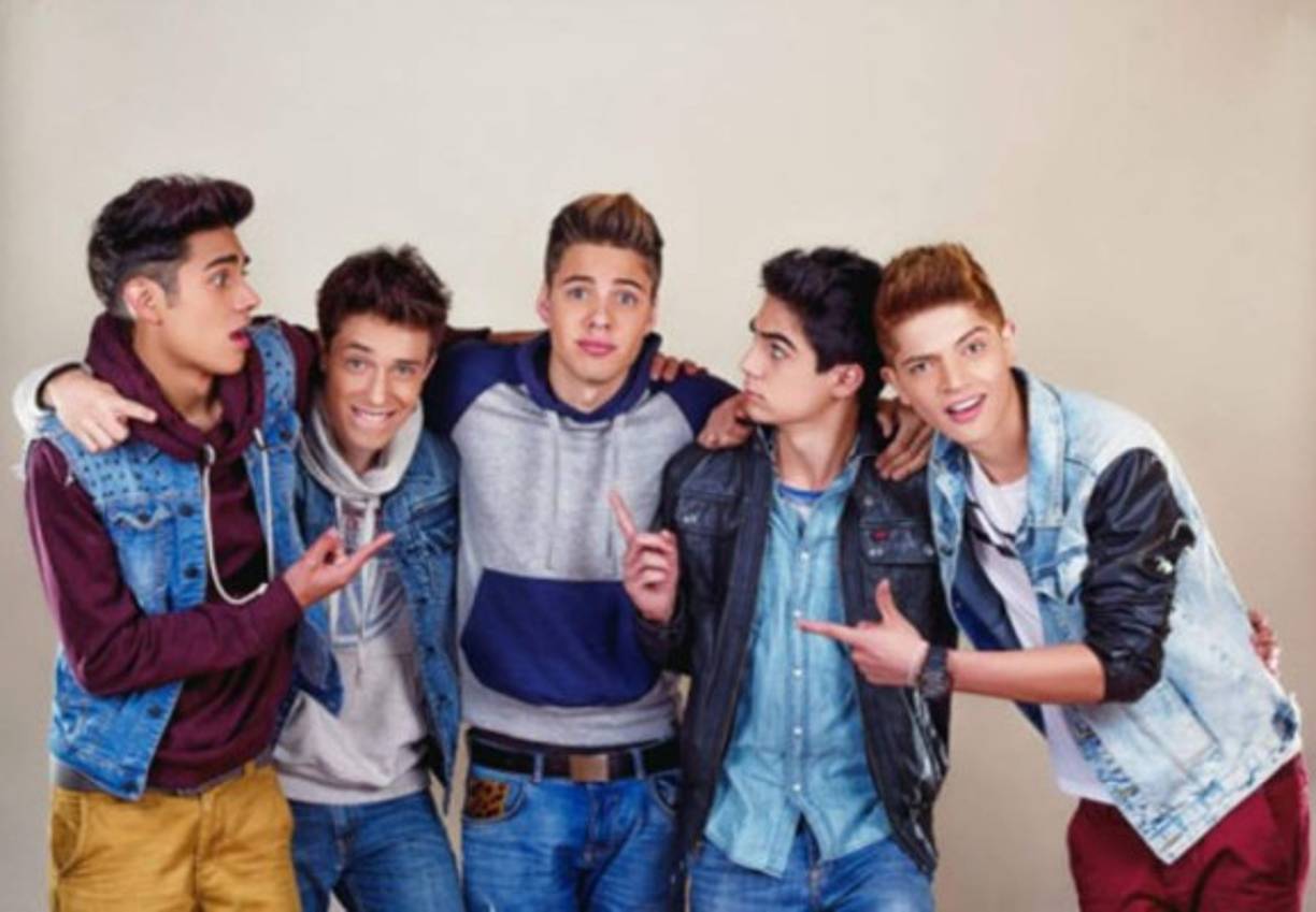 En 2013 pasa a ser parte de la banda juvenil CD9, en la que estuvo hasta octubre del mismo año, en el que se separó del grupo alejando 'razones personales'. En 2016 William dijo a Univision que decidió abandonar el proyecto porque nunca le dieron lo que le prometieron, un apartamento. 'Estuve 8 meses durmiendo en el piso en casa de mi amiga que era la única persona que conocía en México...'<br/>
