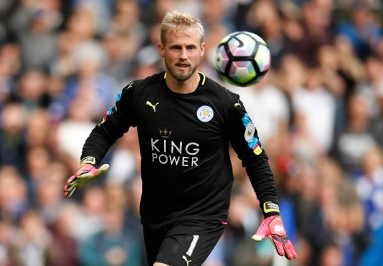 El portero del Leicester City, Kasper Schmeichel, dijo a los micrófonos de la Cadena Ser y dejó la puerta abierta a un cambio de aires en el futuro, afirmando que siempre 'he jugado en Inglaterra pero quién sabe si algún día jugaré en España, ¿por qué no?'.