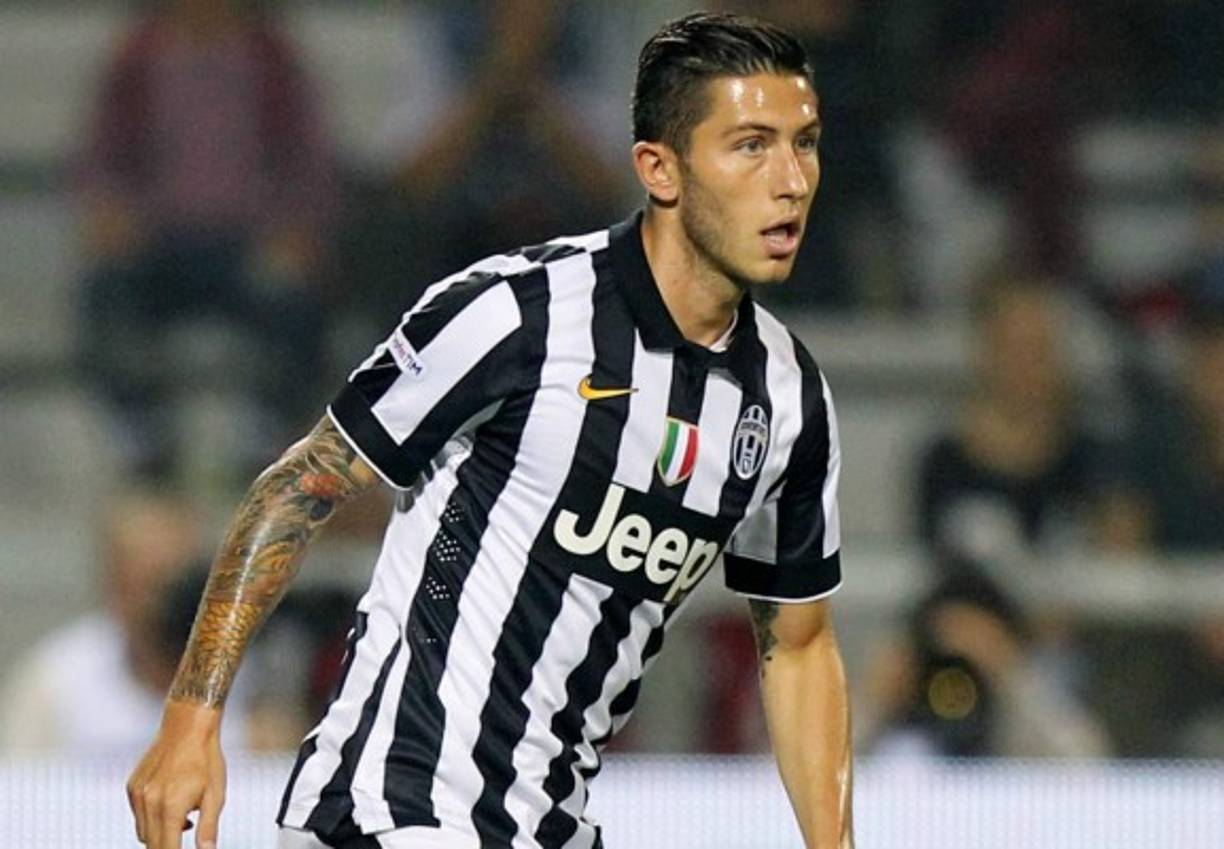 Según GianlucaDiMarzio.com, el centrocampista de la Juventus, Luca Marrone, jugara cedido en el Bari. El año pasado jugo también a préstamo en el Zulte-Waregem.