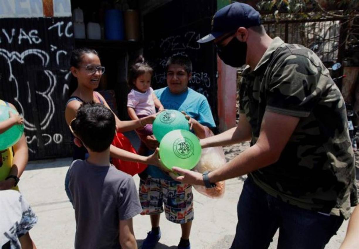 Los regalos fueron llevados por empleados de esta empresa a la colonia Jalisco, una de las más empobrecidas y con mayores índices de delincuencia de la ciudad.