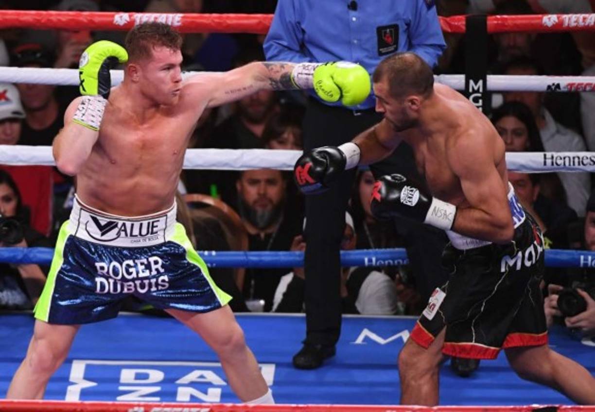 'Canelo' Álvarez ahora tiene 53 victorias, incluidas 36 por KO, una derrota y dos empates.