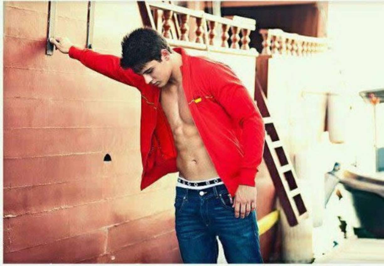 Los amigos y familiares de Croes lamentaron la muerte del modelo.