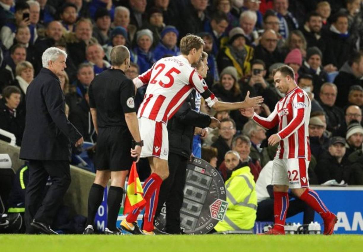 Peter Crouch | 2,03 metros: Tal vez el más reconocido de esta lista, el 'Escarbadiente' destacó con Liverpool, Tottenham, Portsmouyh y Sotke City.
