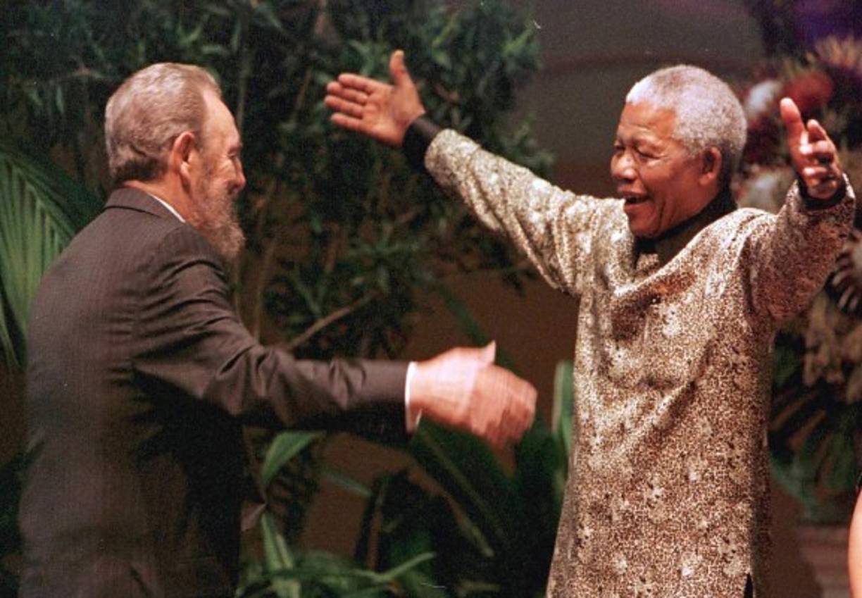 El líder sudafricano Nelson Mandela mantuvo también una relación emblemática con Fidel Castro.