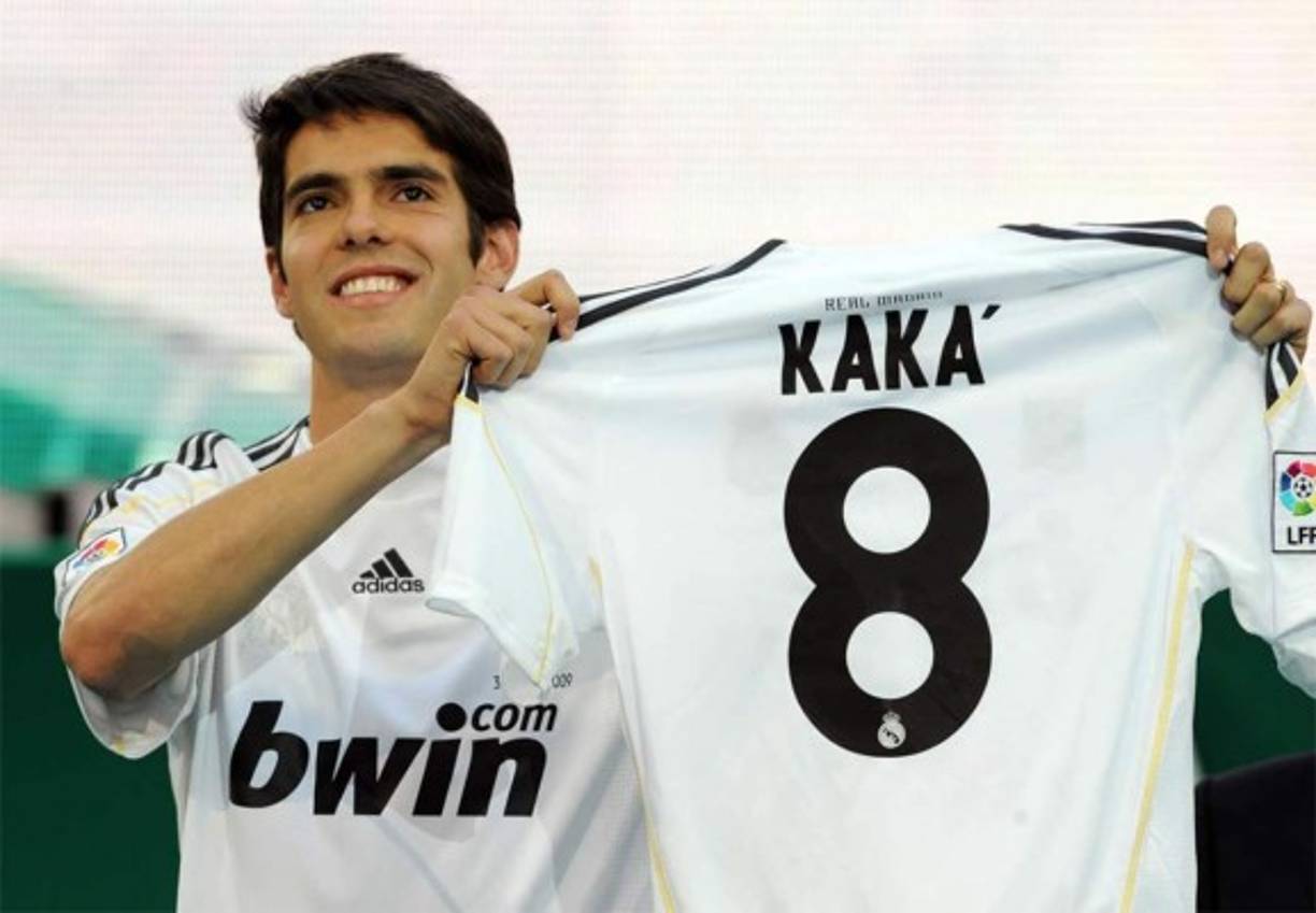 Kaka. Jugador brasileño. En rigor no es su nombre, pero se hizo conocido mundialmente con ese nombre.