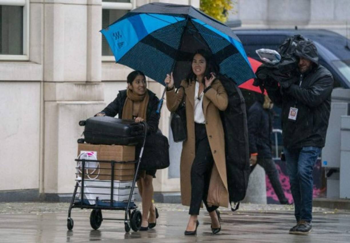 El histórico juicio contra el narcotraficante mexicano Joaquín 'El Chapo' Guzmán, acusado de liderar el mayor cartel de drogas del mundo y del envío de más de 155 toneladas de cocaína a Estados Unidos, comenzó este lunes en Nueva York bajo extremas medidas de seguridad.