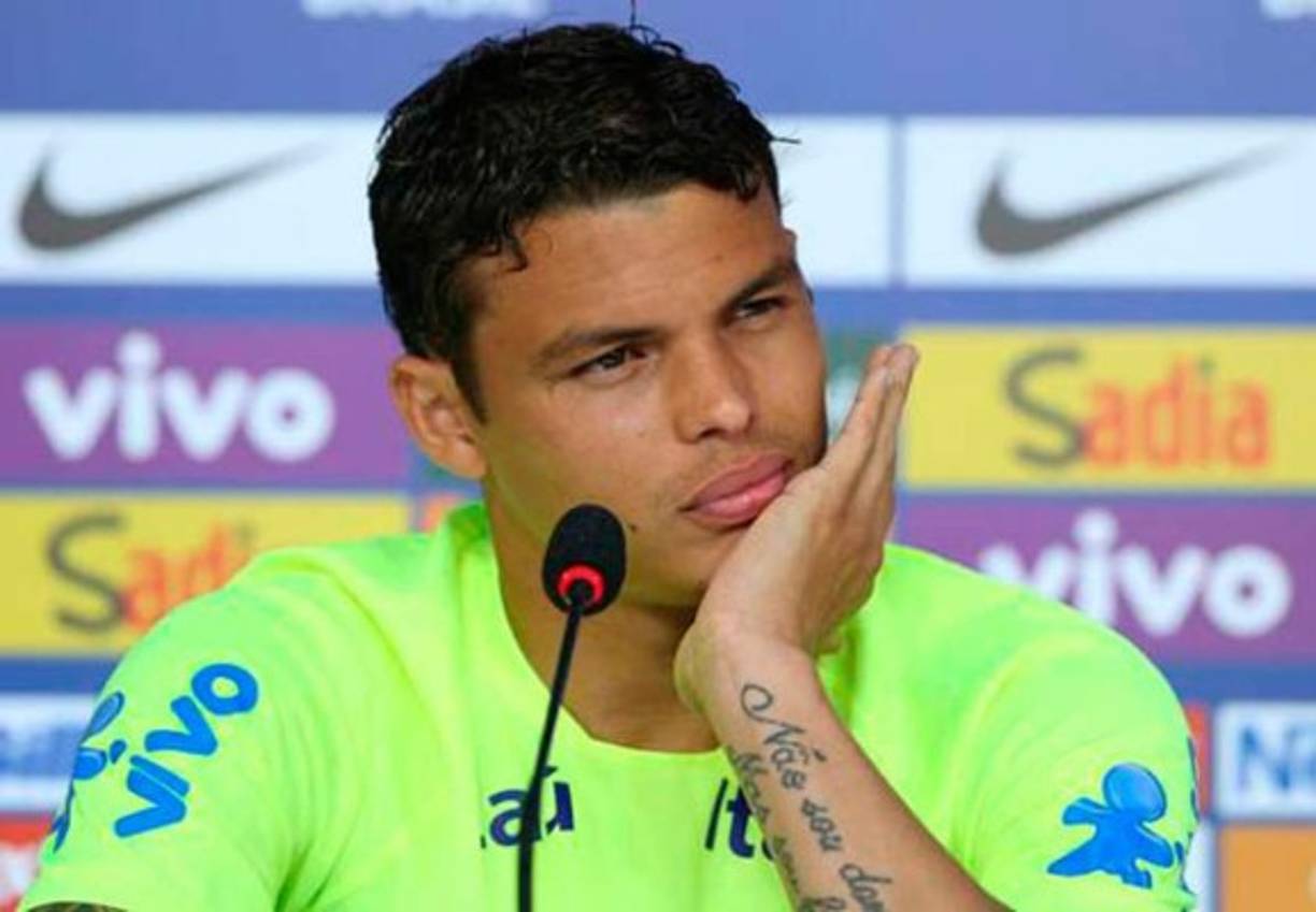 Thiago Silva tiene una cláusula en su contrato con el PSG que le supone 492 mil euros anuales si no critica las decisiones de su entrenador o sus directivos en los medios de comunicación. El brasileño nunca ha sido un tipo polémico, así que le será fácil.