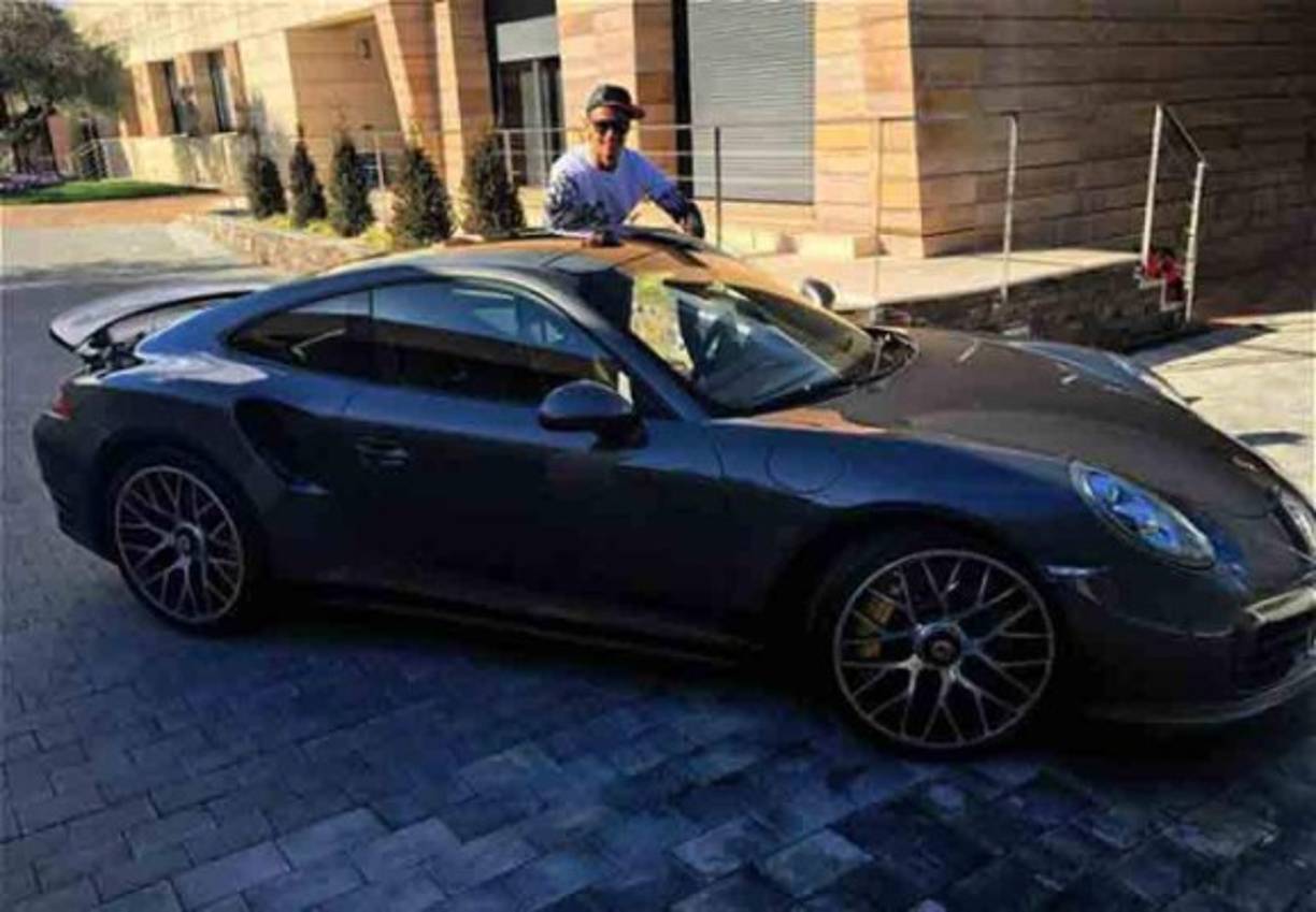 Porsche 911. Fabricado con detalles exclusivos pedidos por el portugués. El auto está valorizado en 200 mil euros.