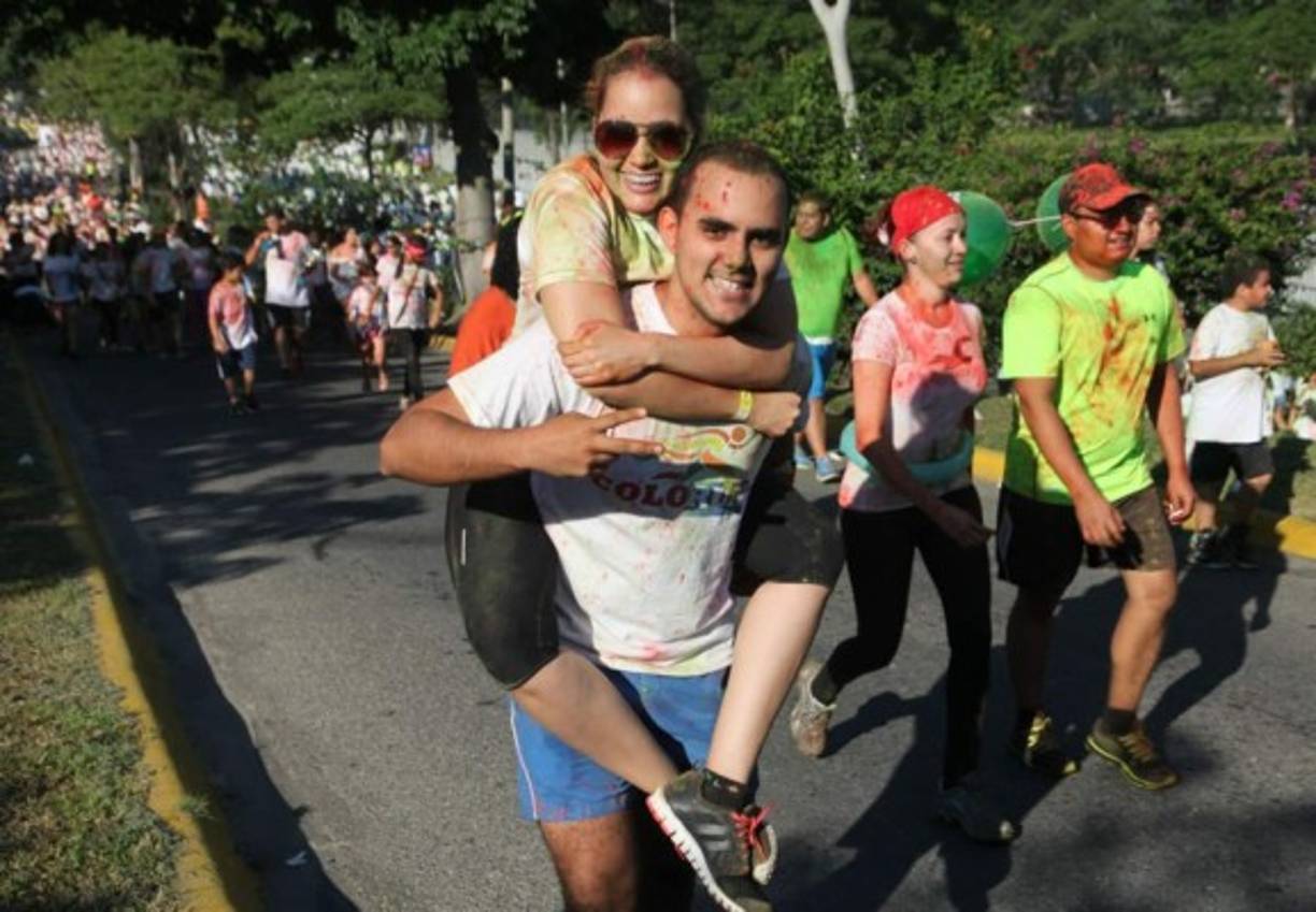 Muchas parejas demostraron su amor en el Colorun 2014.