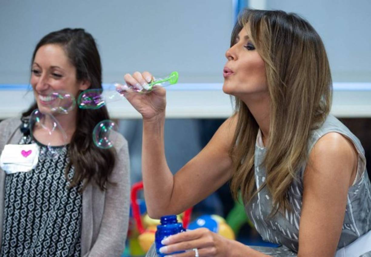 La primera dama también realizó dos viajes a la frontera de México y Estados Unidos para reunirse con los niños inmigrantes separados de sus padres en la frontera por la política 'tolerancia cero' de Trump contra los indocumentados'.