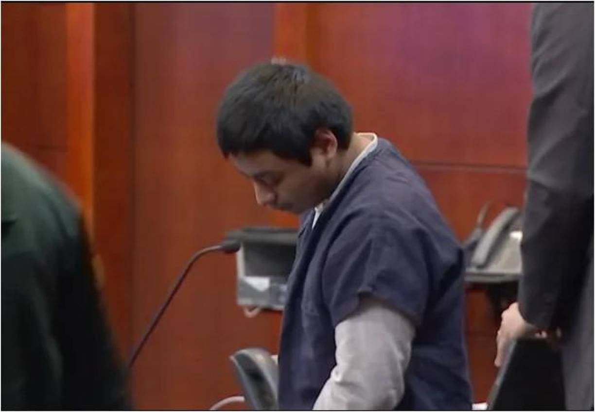 Según el informe de arresto, el sargento Kunovich vio por primera vez al trabajador en el estacionamiento de un motel Super 8 alrededor de las 9:00 de la noche del 16 de mayo y le ordenó detenerse.