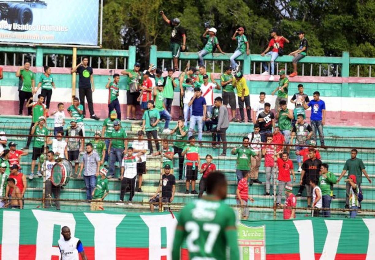 Aficionados del Marathón se hicieron presente en el estadio Yankel Rosenthal para apoyar a su equipo pese a ser mitad de semana.