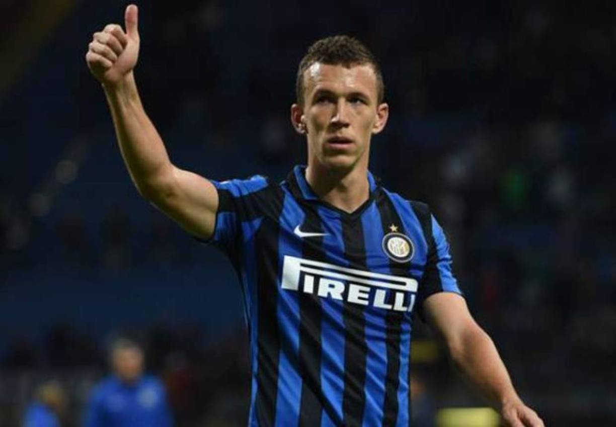 Ivan Perisic: El jugador croata podría acabar apuntalando la delantera del Manchester United de 'Mou', según 'Mediaset Premium Sport'. El delantero juega y es de los mejores del Inter.