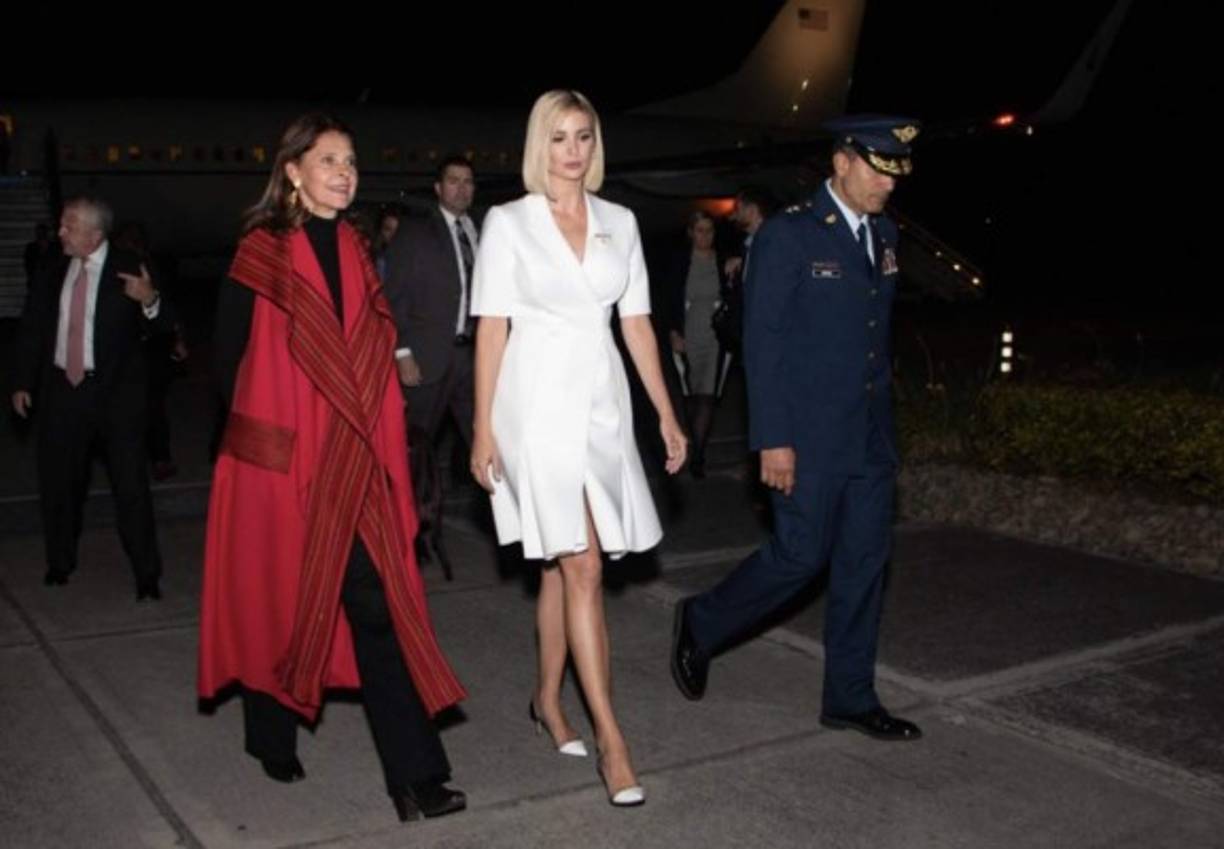 Ivanka recibió una calurosa bienvenida en Colombia, donde se apresta a reunirse con autoridades locales para promover la millonaria iniciativa del Gobierno de Trump para brindar recursos a mujeres emprendedoras.