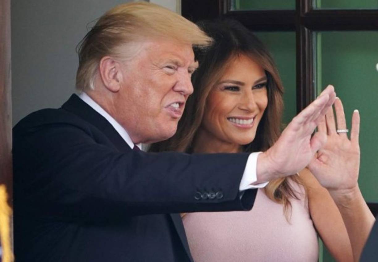 Y en redes sociales, los usuarios apuestan a que la líder de la resistencia contra Trump, es la primera dama, Melania.