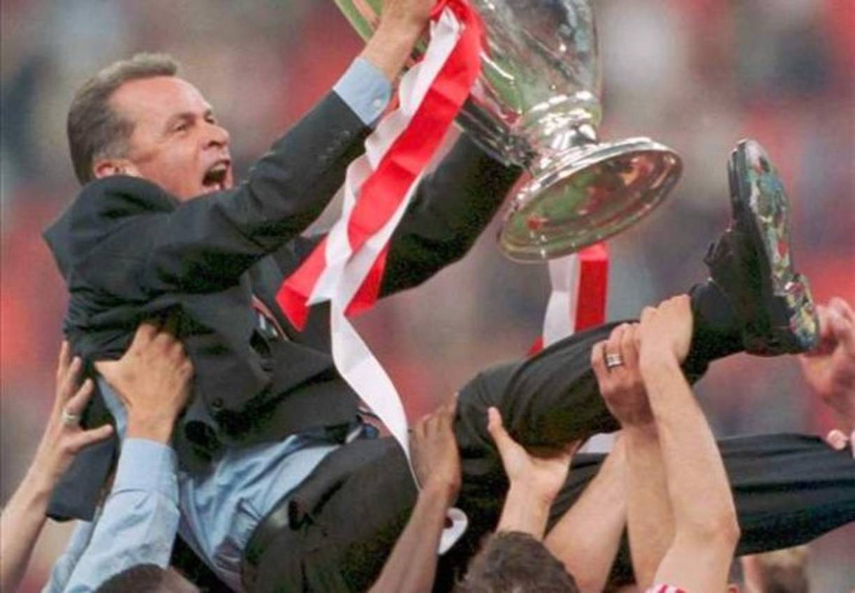 5. OTTMAR HITZFELD - 26 títulos<br/><br/>Hitzfeld ha logrado las copas en cuatro equipos distintos:<br/>FC Arau (1): 1 Copa Suiza<br/>Grasshopper (5): 2 Ligas de Suiza, 2 Copa Suiza, 1 Supercopa Suiza<br/>Borussia Dortmund (5): 2 Bundesligas, 1 Champions League, 2 Supercopas de Alemania.<br/>Bayern Munich (14): 5 Bundesligas, 3 Copas de Alemania, 4 Copas de Liga, 1 Champions League, 1 Copa Intercontinental.