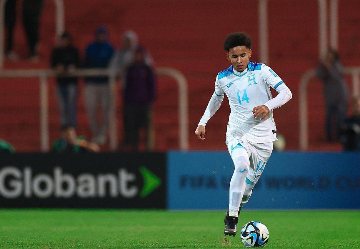 Lateral izquierdo: Javier Arriaga, jugador del Marathón, es una opción como lateral, aunque está también Wesly Decas.