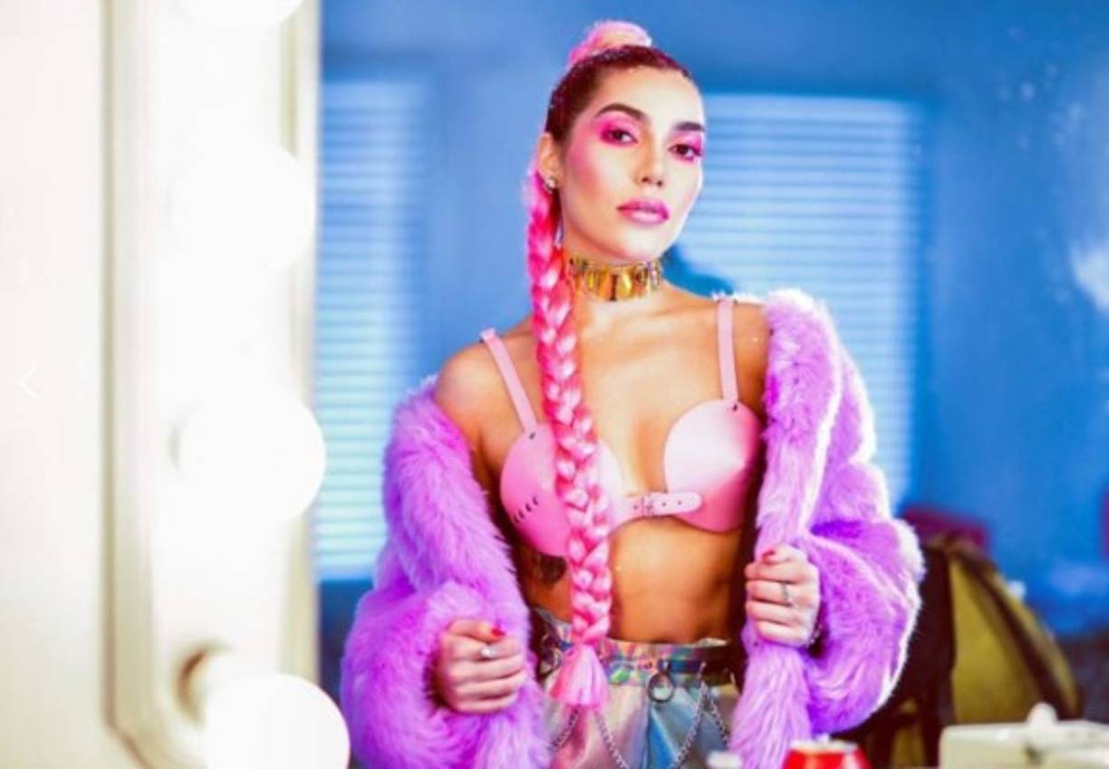 “Me acuerdo perfecto que mi mamá se arreglaba y (le ponían) glitter y que salía (al escenario) con un sombrero y me conquistaba el hecho de esa figura, esa silueta, esa forma de entretener a la gente. Y obviamente cuando ves al público (su reacción), es impresionante”.<br/><br/>