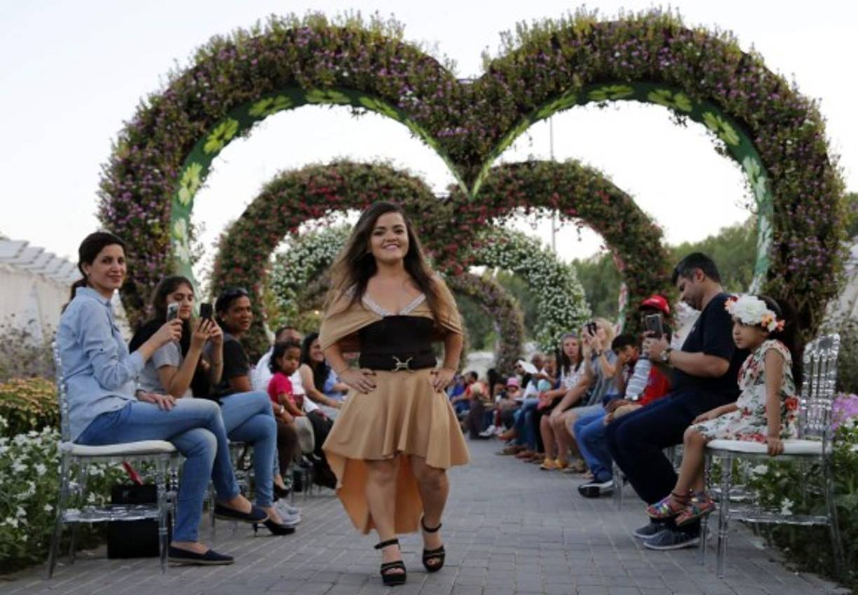 Modelos de Estados Unidos, Filipinas, Italia, Bulgaria y Rusia formaron parte del desfile. Foto: AFP