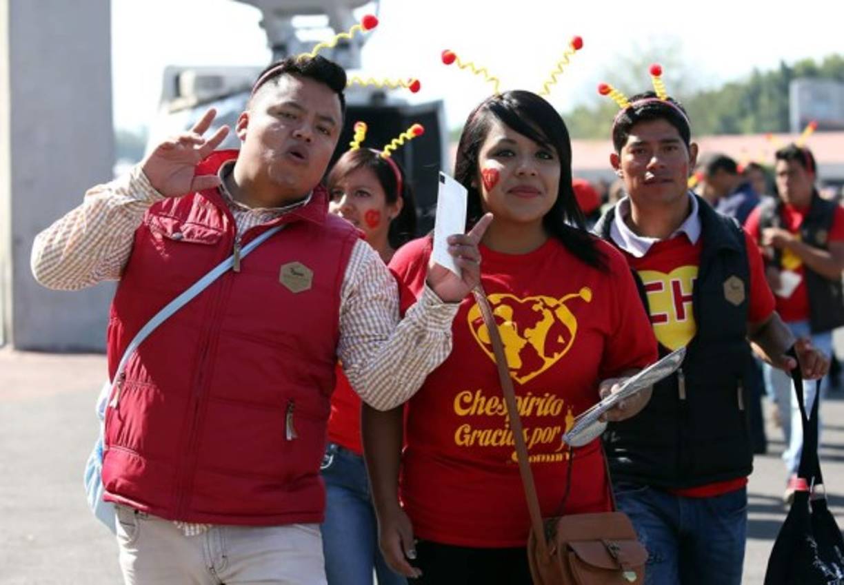 l cuerpo de Roberto Gómez Bolaños, quien murió este viernes en Cancún, llegó al Estadio Azteca, donde se llevará a cabo el homenaje 'Chespirito Gracias por Siempre'.
