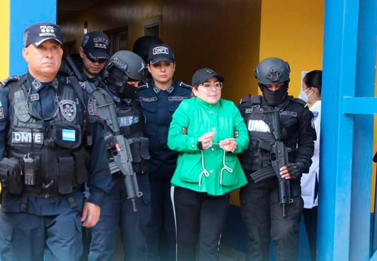 La extraditable fue movilizada a eso de las 8:00 de la mañana de este jueves bajo un fuerte resguardo policial. 