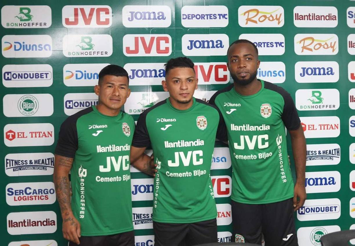 Los nuevos fichajes de Marathón, Alexy Vega, Iván López y Gerson Chávez, también fueron presentados y ya lucen la camiseta verdolaga.