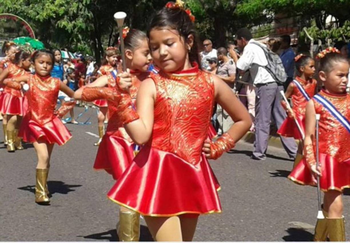 Y el tercero un trofeo, diplomas y medallas para las integrantes, cuatro kits escolares y una suscripción para un usuario por un año en ZOOM para el centro educativo representado.